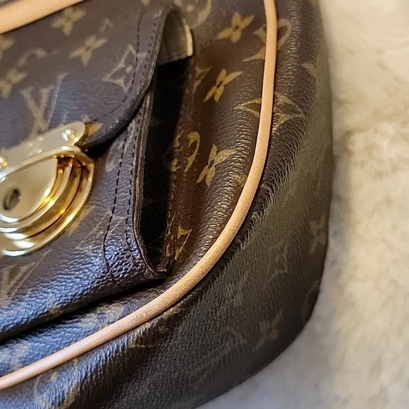 Louis Vuitton Hudson  Crossbody Bag - Picture 16 of 16